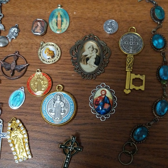 Religious Lot - Picture 6 of 9